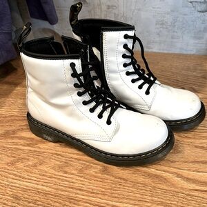 Dr Martens Kid’s Collection 1460 white boots